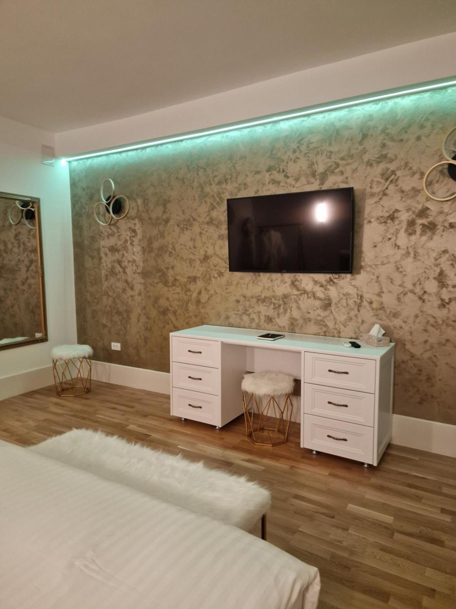 Appartement Rokebea Luxury à Braşov Extérieur photo